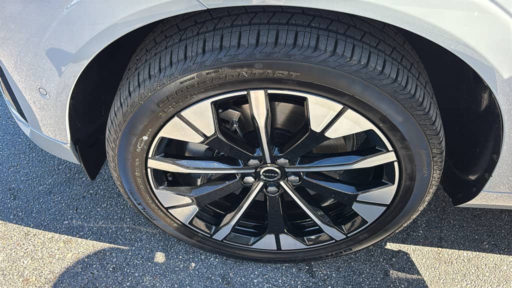2027 Volvo XC60 - Image 32