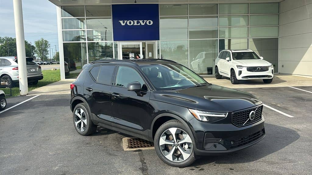2026 Volvo XC40 - Image 2