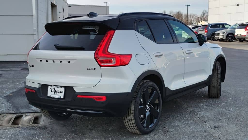 2026 Volvo XC40 - Image 3