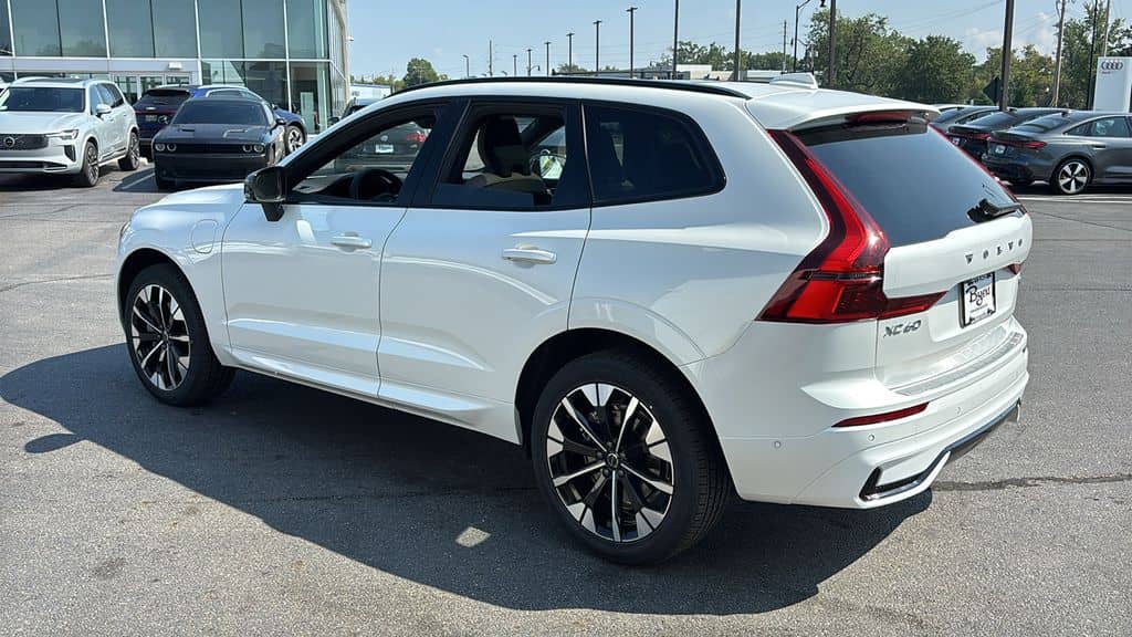 2026 Volvo XC60 - Image 3