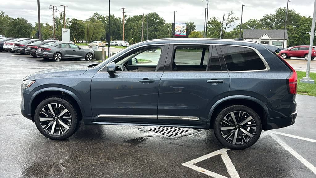 2026 Volvo XC90 - Image 2