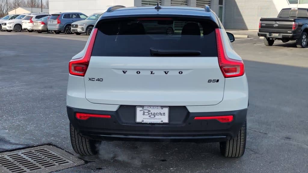 2026 Volvo XC40 - Image 30