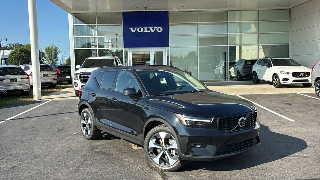 2026 Volvo XC40 - Image 2