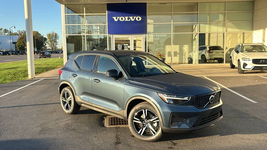 2026 Volvo XC40 - Image 2