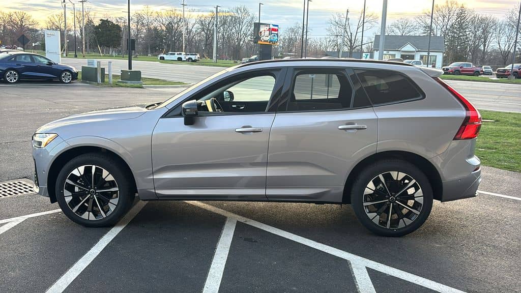 2026 Volvo XC60 - Image 3