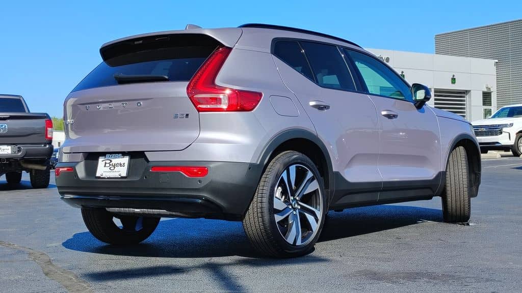 2026 Volvo XC40 - Image 3