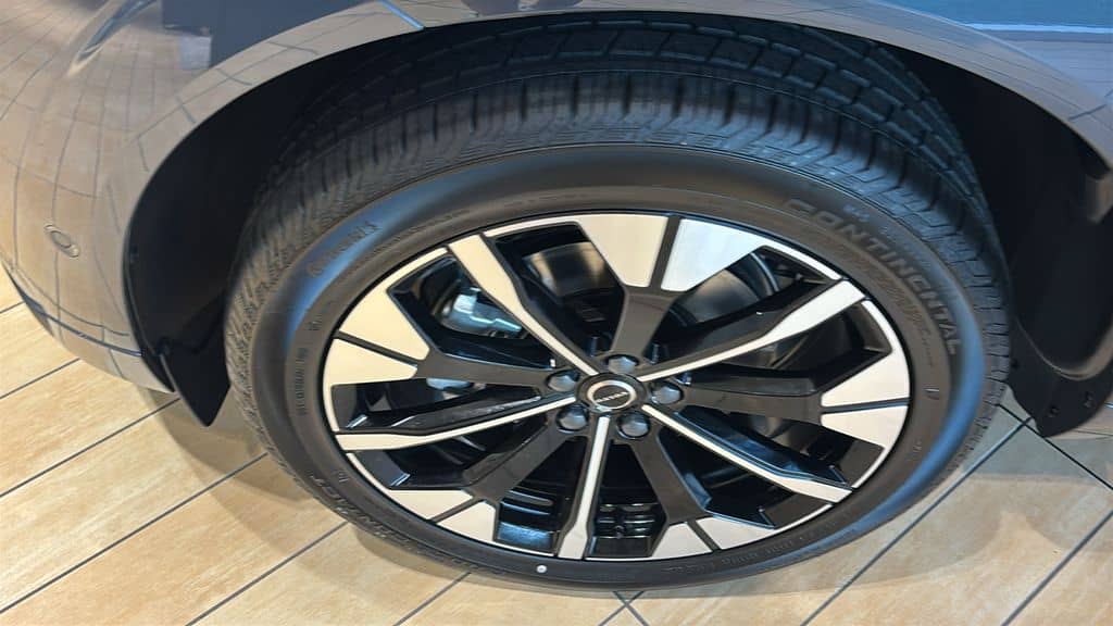 2027 Volvo XC60 - Image 30