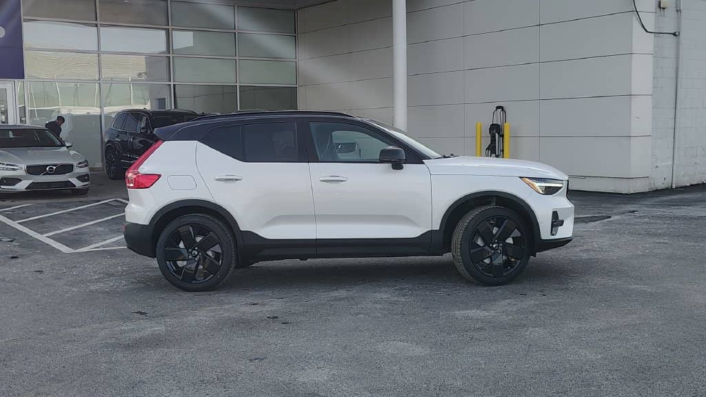 2026 Volvo XC40 - Image 2