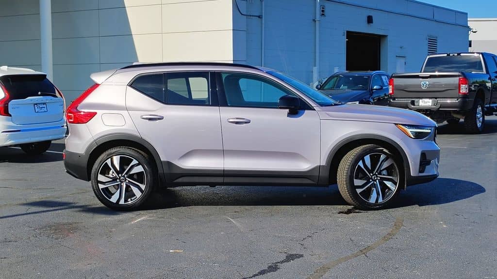2026 Volvo XC40 - Image 2