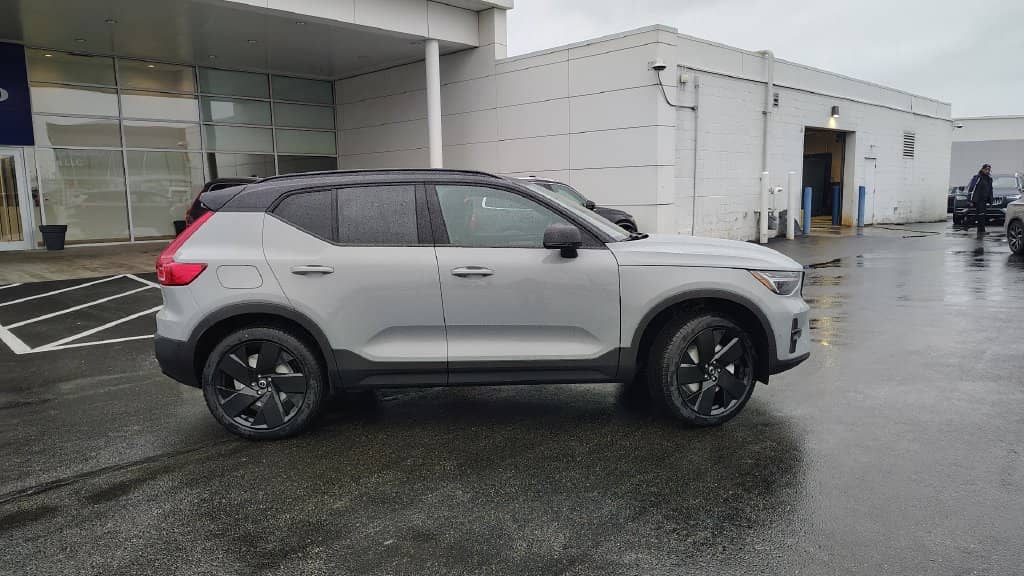 2026 Volvo XC40 - Image 2