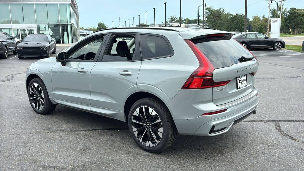 2027 Volvo XC60 - Image 3
