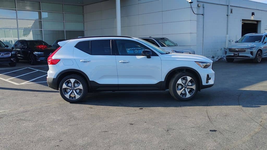 2026 Volvo XC40 - Image 2