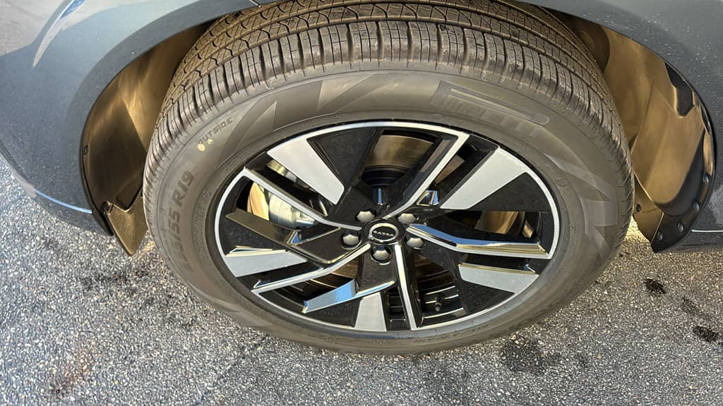 2027 Volvo XC60 - Image 31