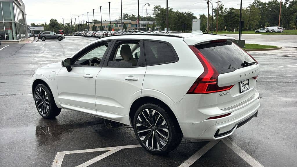 2026 Volvo XC60 - Image 3