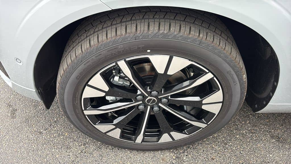 2027 Volvo XC60 - Image 31