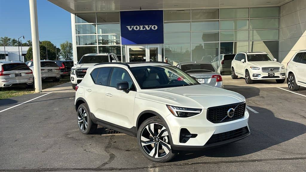2026 Volvo XC40 - Image 2