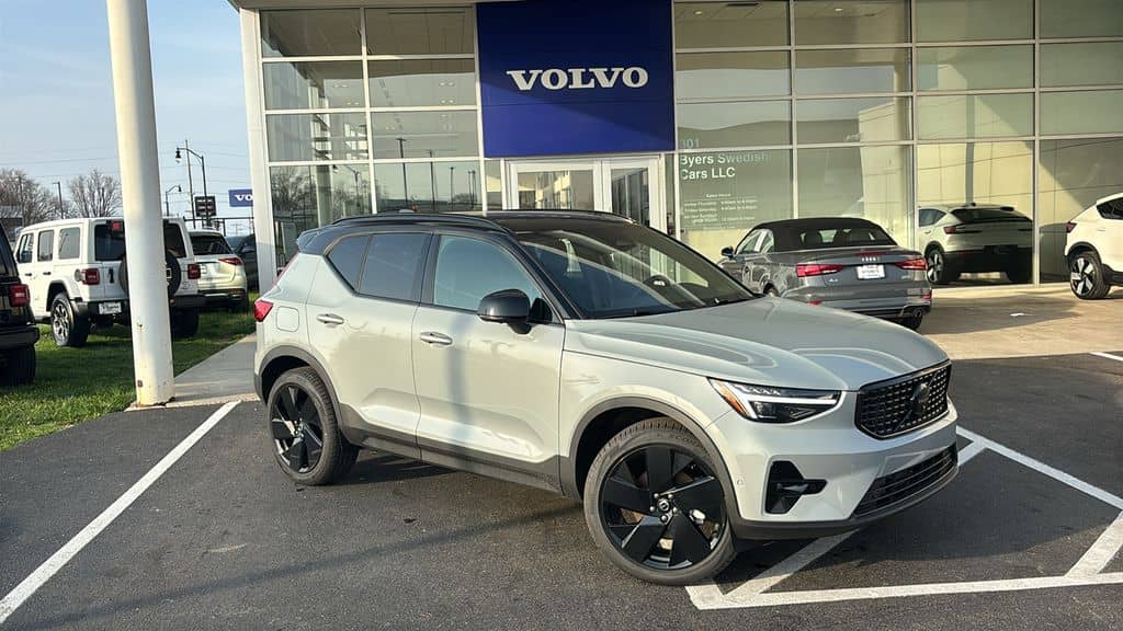 2026 Volvo XC40 - Image 2