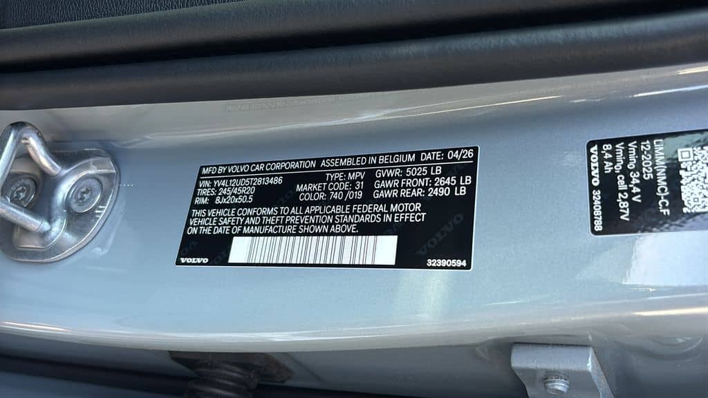 2026 Volvo XC40 - Image 32