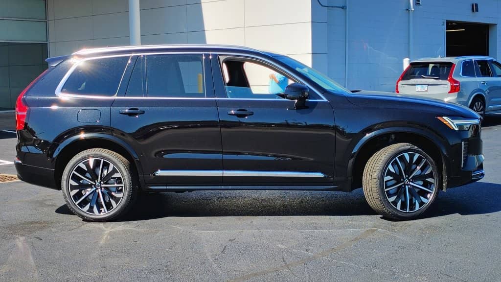 2026 Volvo XC90 - Image 2