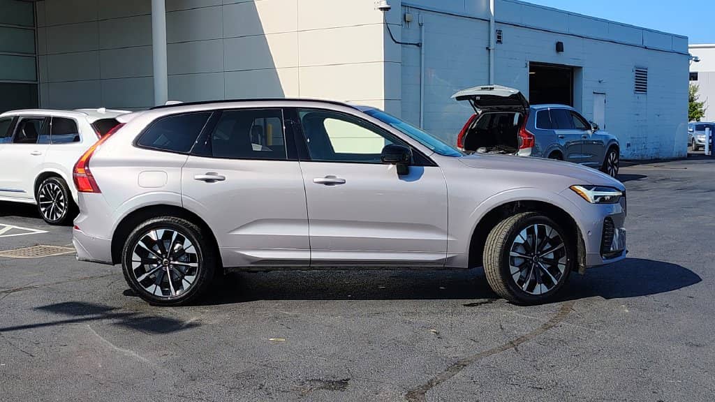2026 Volvo XC60 - Image 2