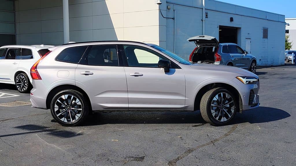 2026 Volvo XC60 - Image 2