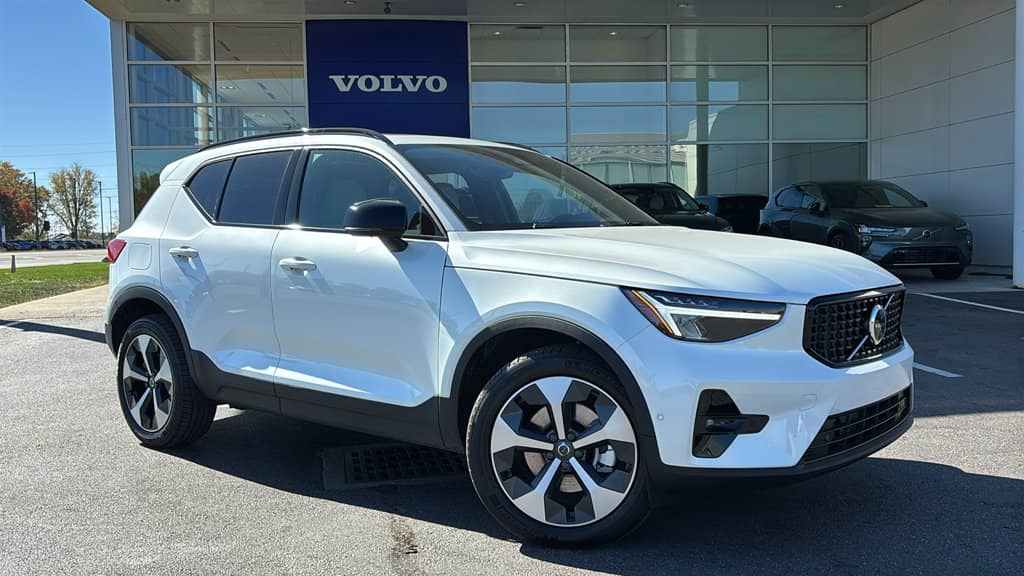 2026 Volvo XC40 - Image 2