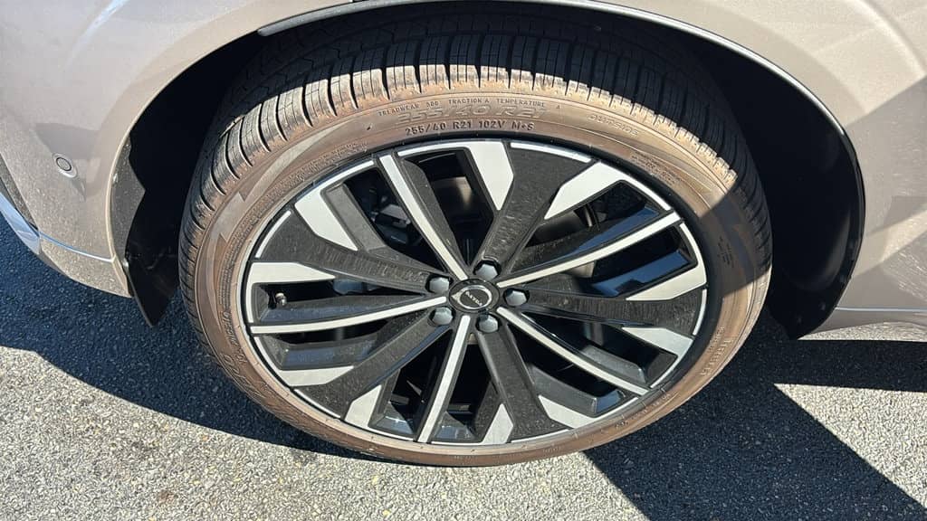 2027 Volvo XC60 - Image 32