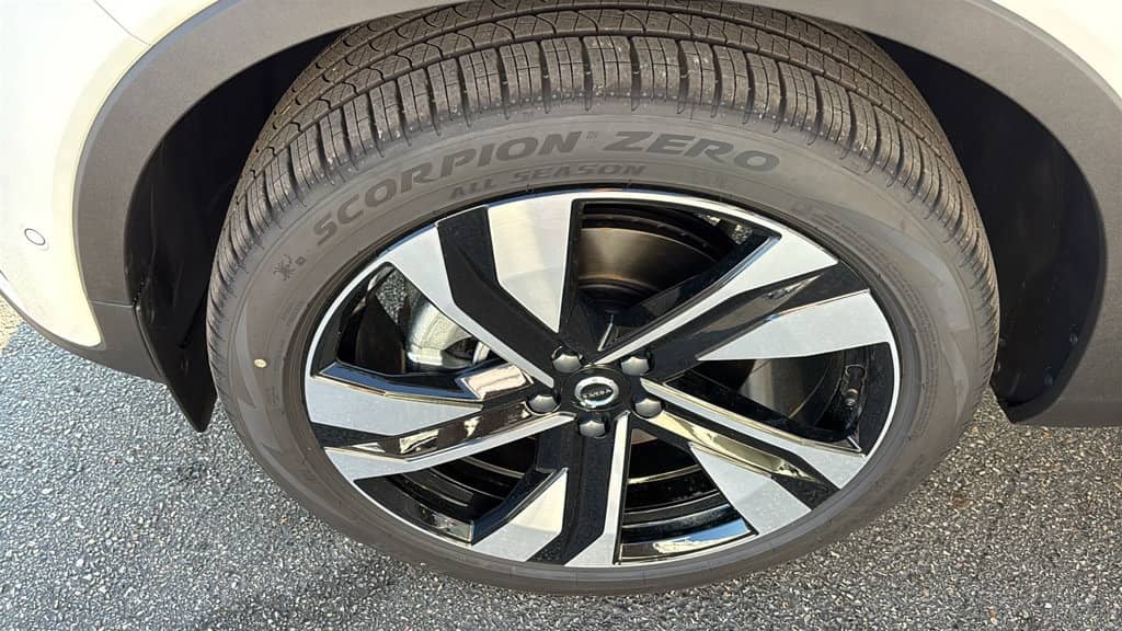 2026 Volvo XC40 - Image 34