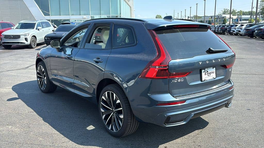2027 Volvo XC60 - Image 3