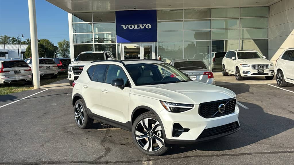 2026 Volvo XC40 - Image 2