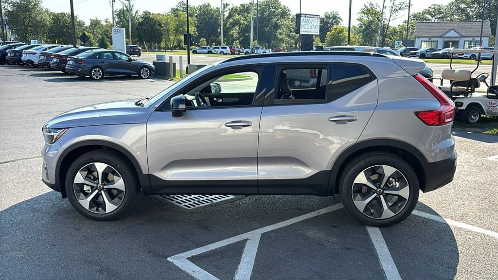 2026 Volvo XC40 - Image 3