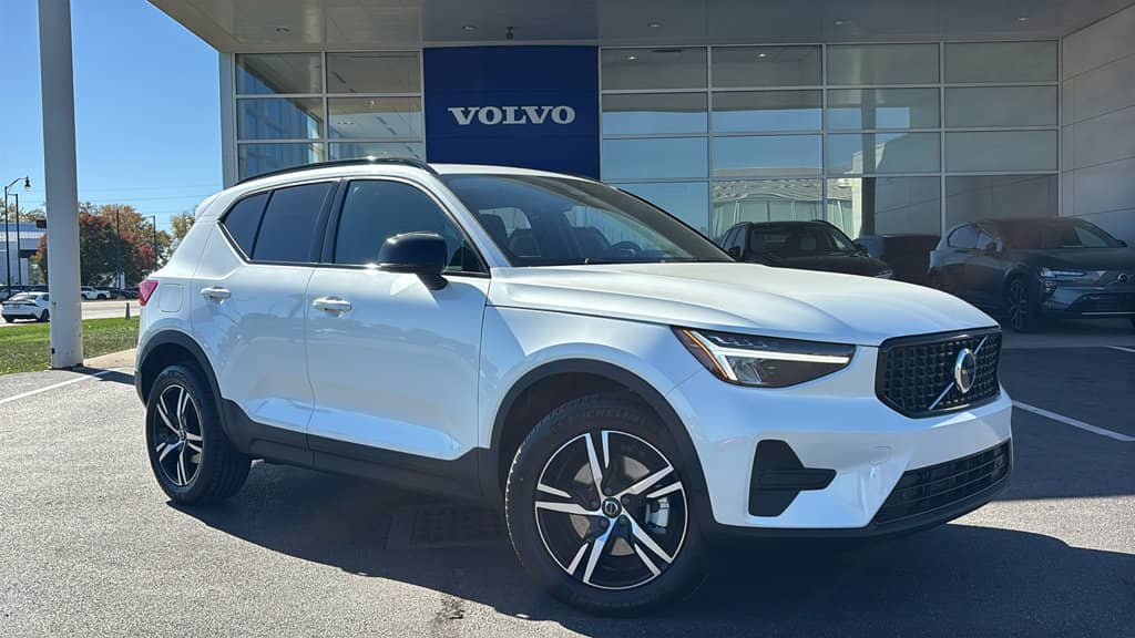 2026 Volvo XC40 - Image 2