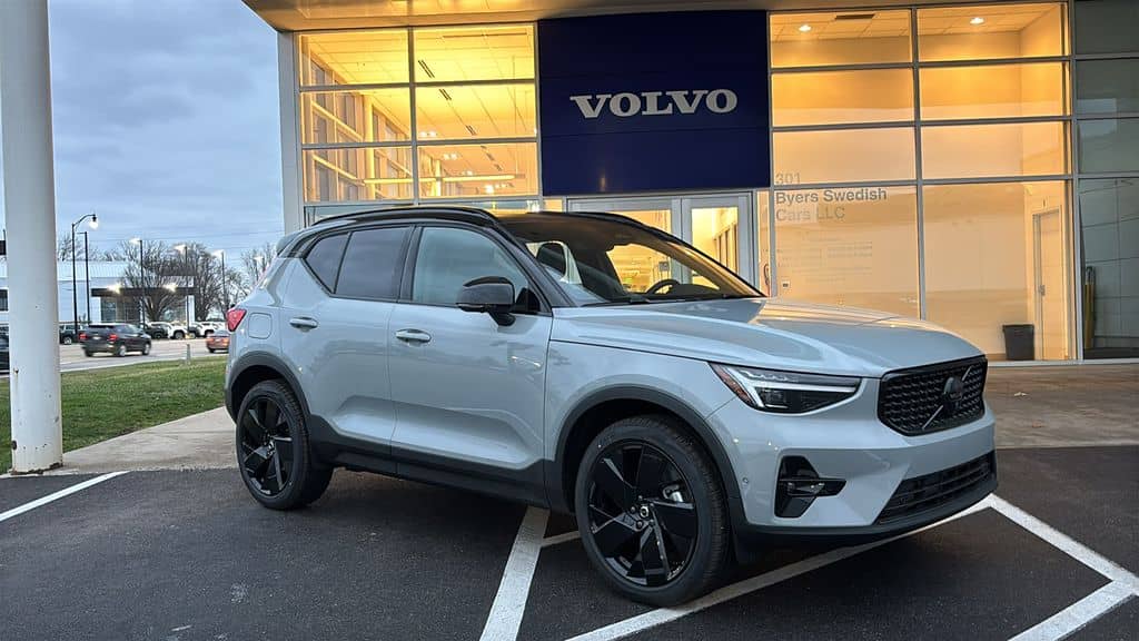 2026 Volvo XC40 - Image 2
