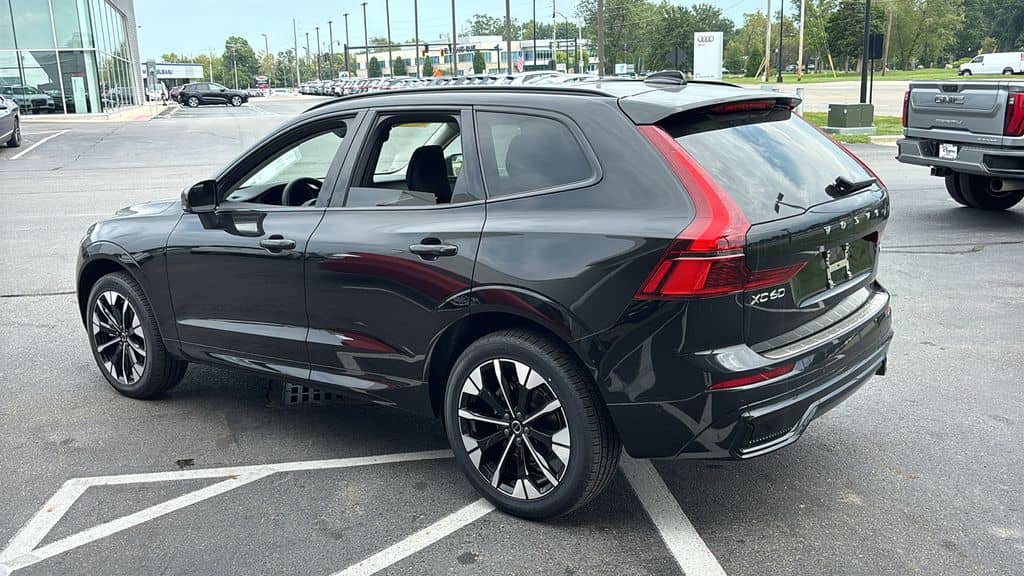 2026 Volvo XC60 - Image 3