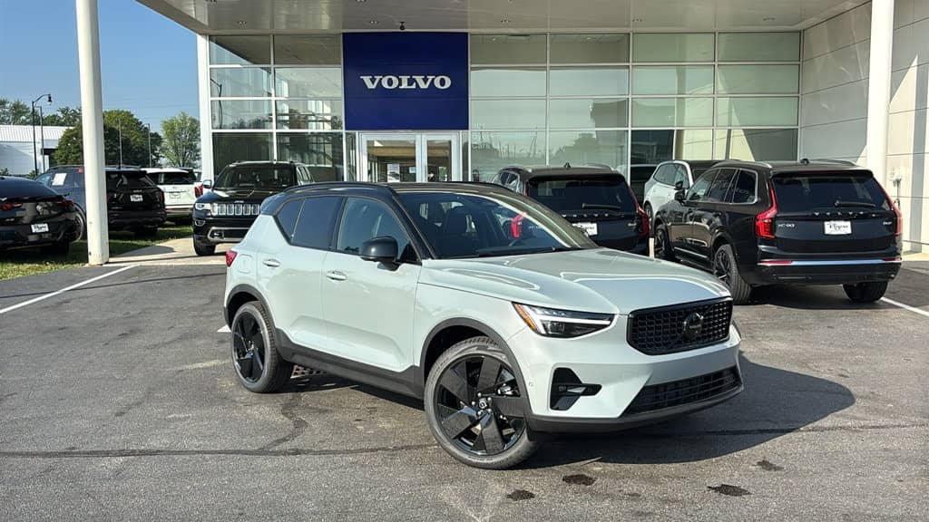2026 Volvo XC40 - Image 2