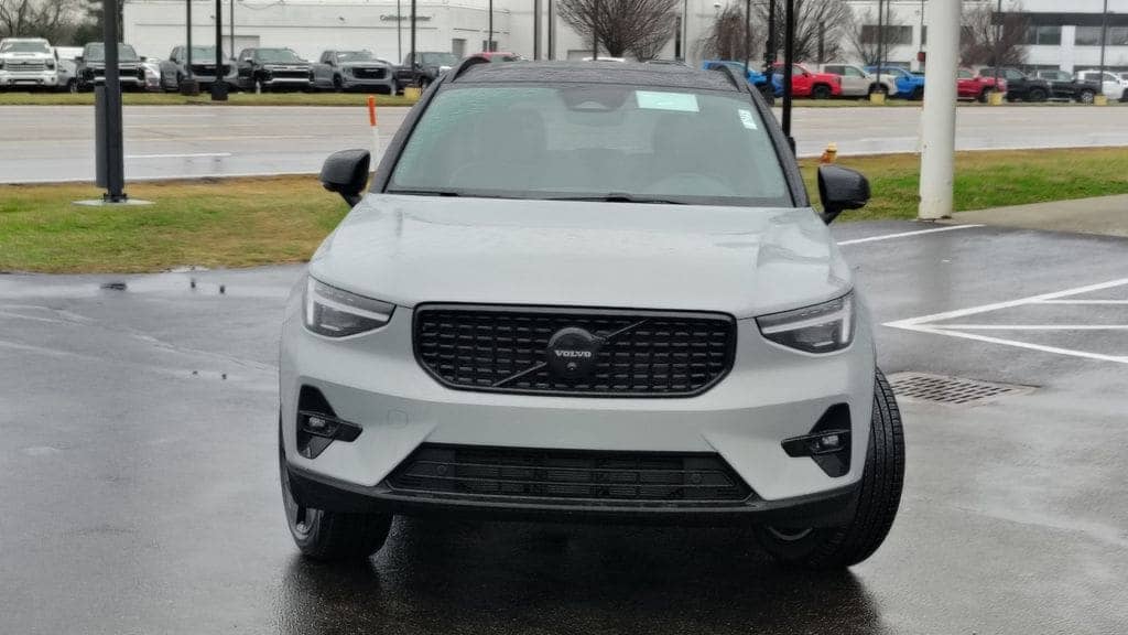 2026 Volvo XC40 - Image 32