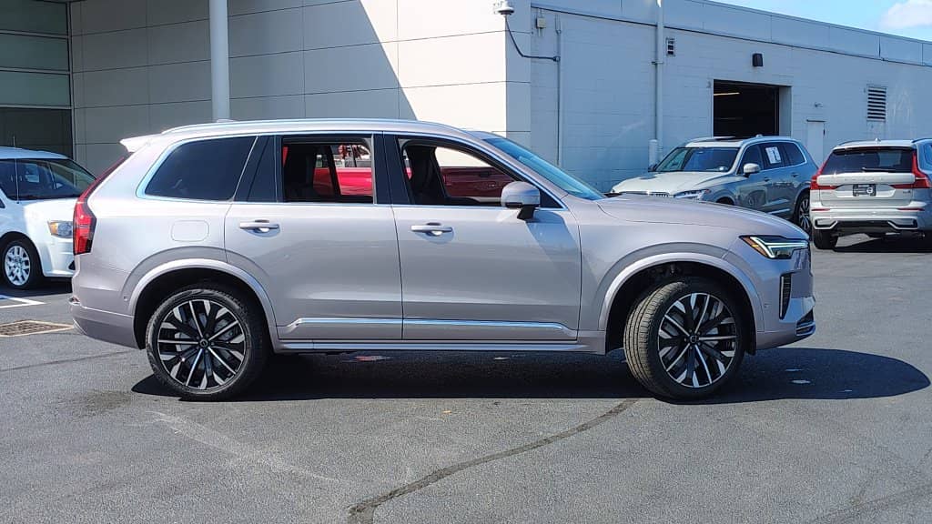 2026 Volvo XC90 - Image 2