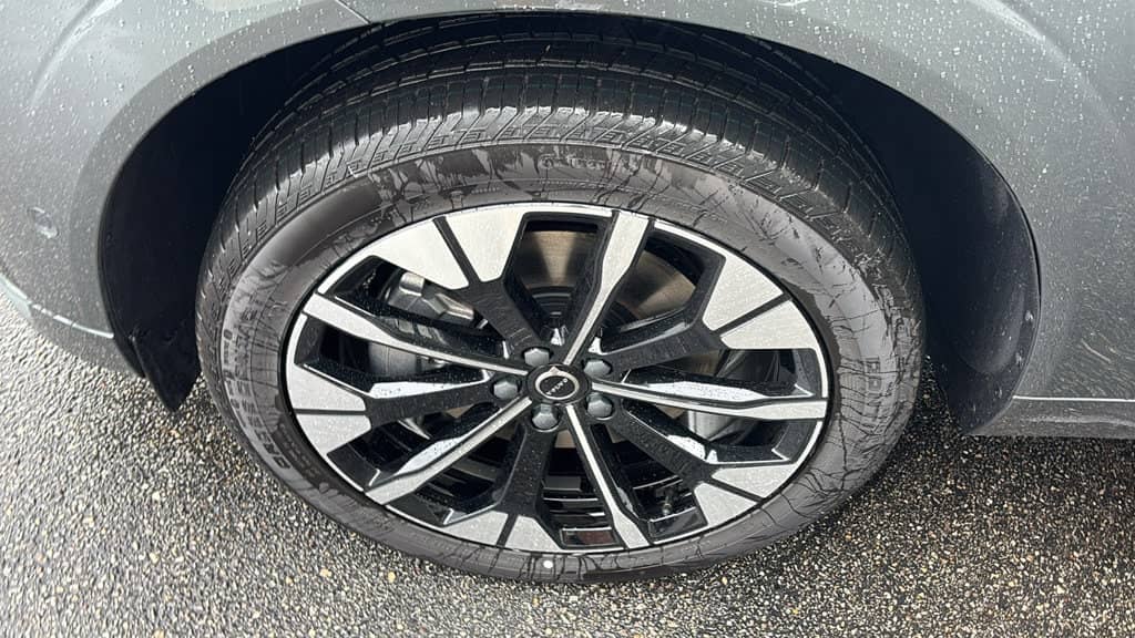 2027 Volvo XC60 - Image 32