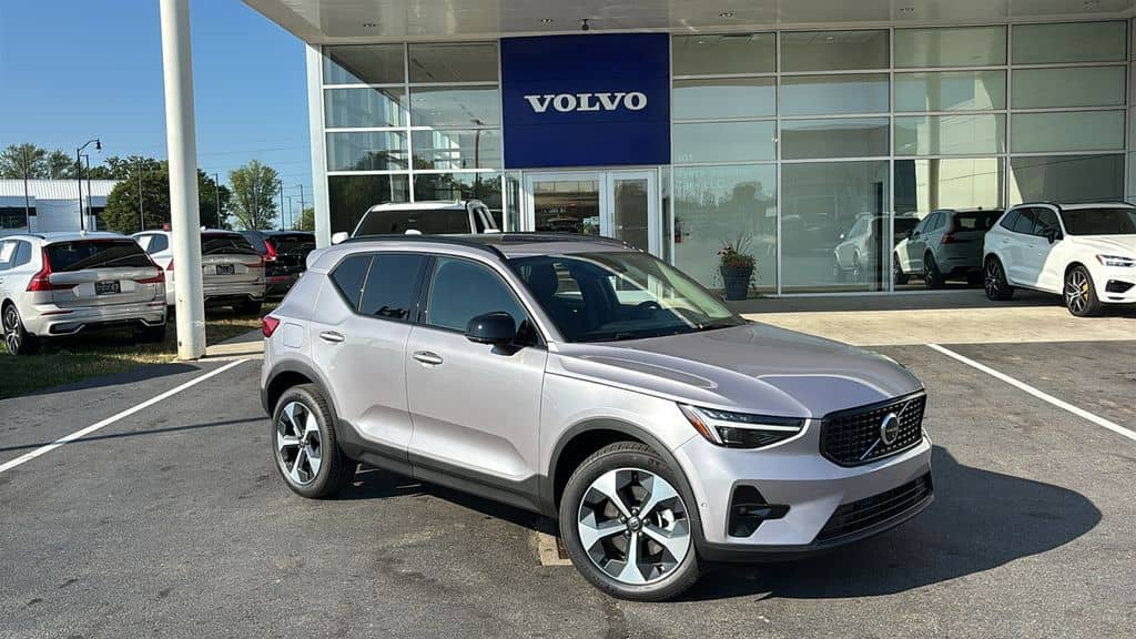 2026 Volvo XC40 - Image 2