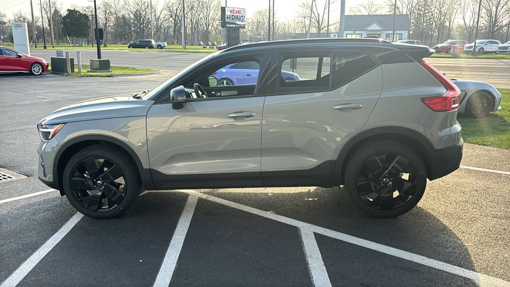 2026 Volvo XC40 - Image 3