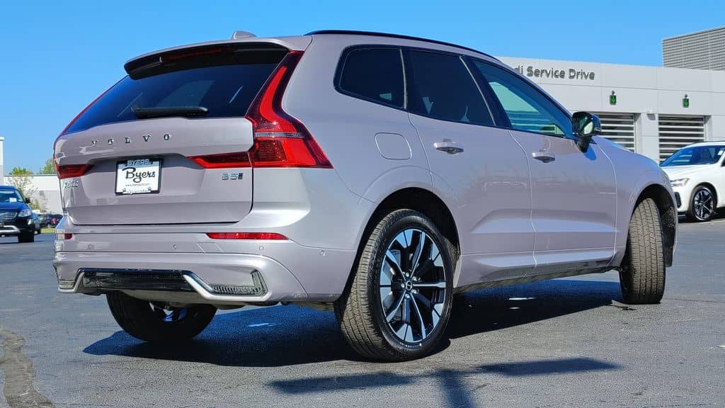 2026 Volvo XC60 - Image 3