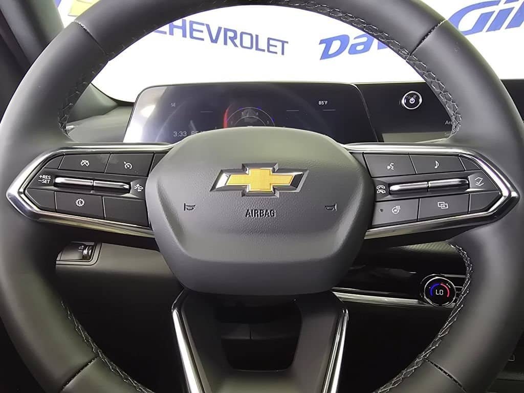 2027 Chevrolet Equinox - Image 2