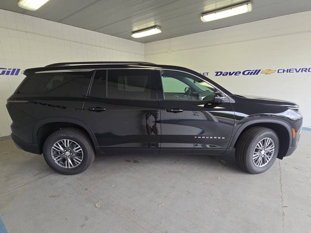 2026 Chevrolet Traverse - Image 3