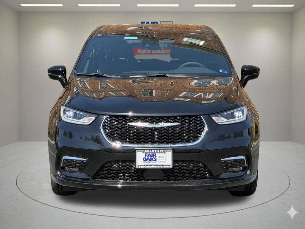 2026 Chrysler Pacifica - Image 3