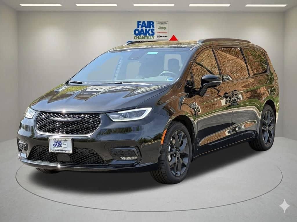 2026 Chrysler Pacifica - Image 2