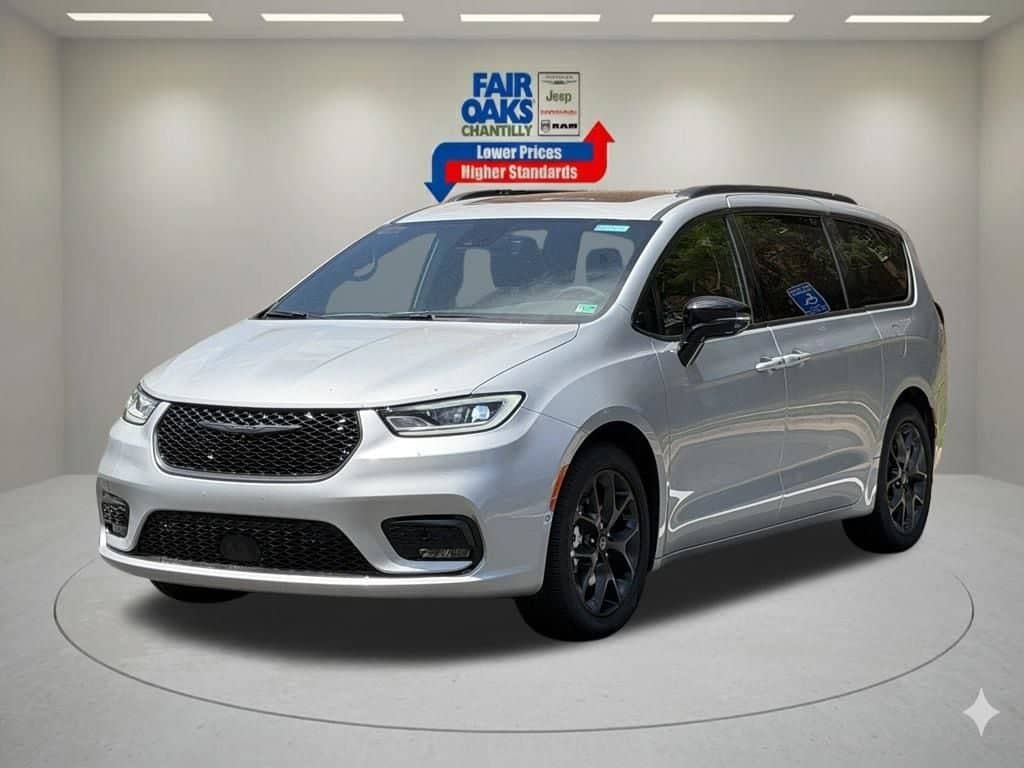 2026 Chrysler Pacifica - Image 2