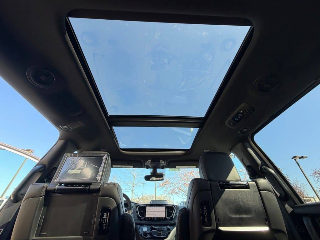 2026 Chrysler Pacifica - Image 30
