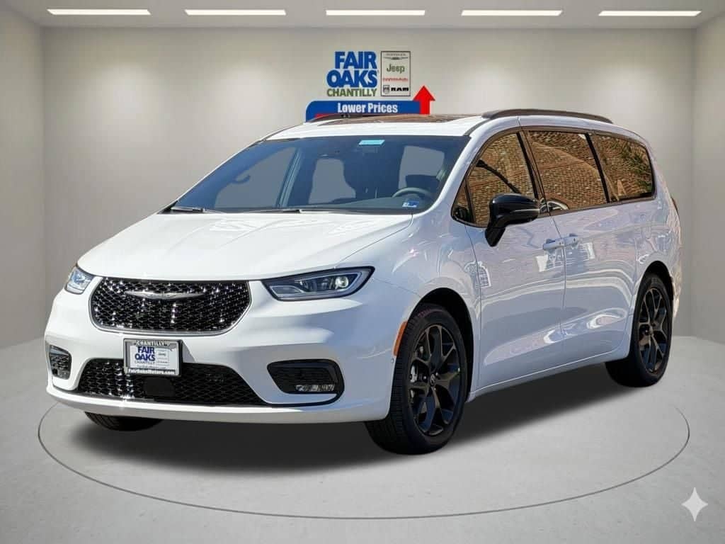 2026 Chrysler Pacifica - Image 2
