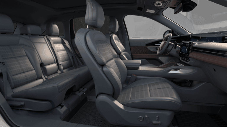 2026 Lincoln Nautilus - Image 28