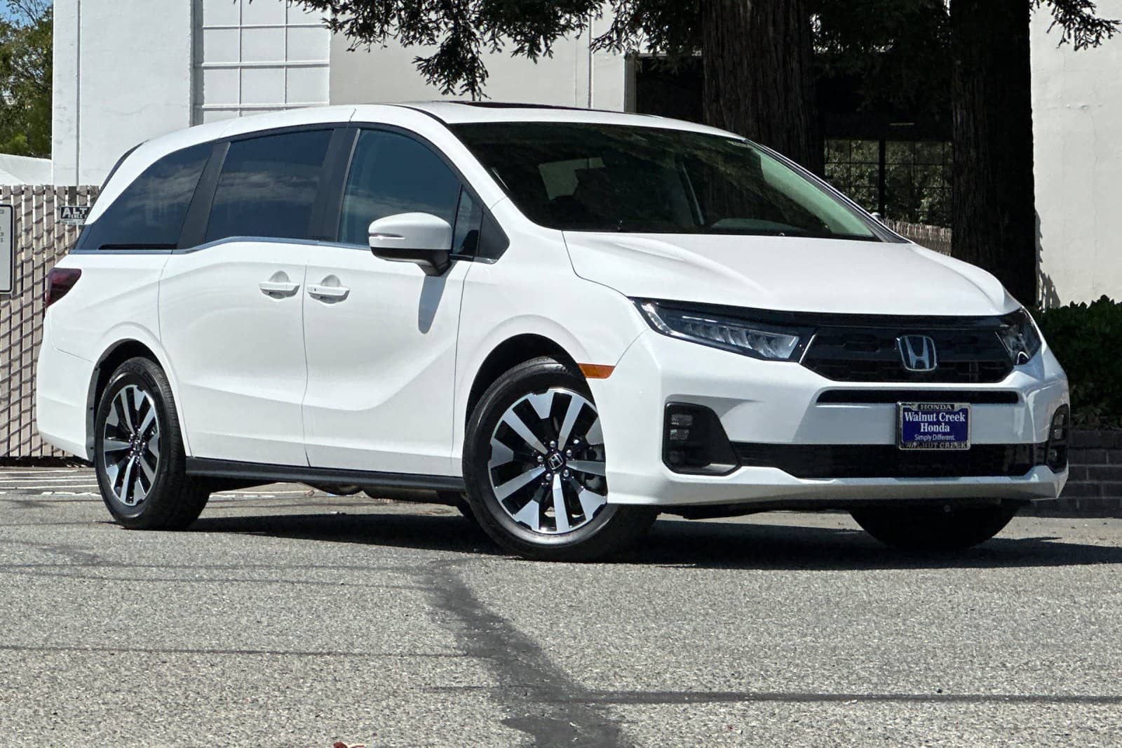 2026 Honda Odyssey - Image 2